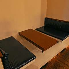 広々としたソファー席に腰掛け、まったりリラックス