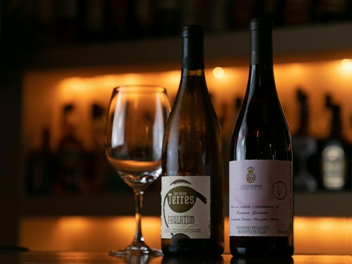 ソムリエが厳選した、「自然派ワイン」に酔いしれる