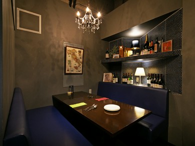 プライベート空間で食事を楽しめる個室も完備