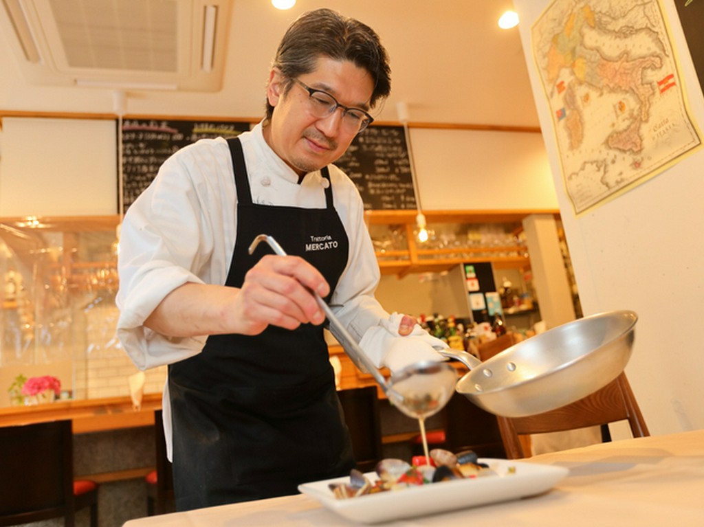 ゲストと会話ができる店にしたいと語るオーナーシェフ