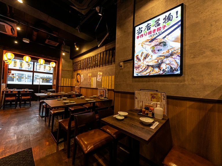 気軽に足を運び、特製餃子で乾杯