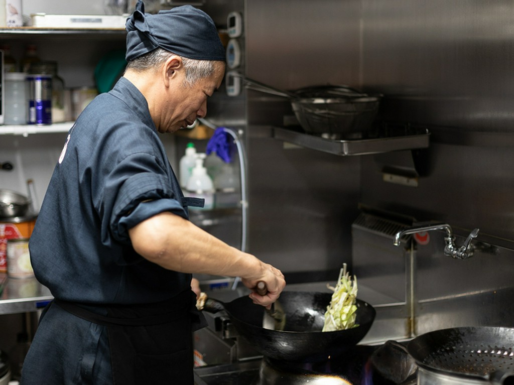 熟練の料理人が手掛ける一品