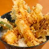 3種類から選べるサクサクでボリューミーな天ぷら！　『天丼定食』