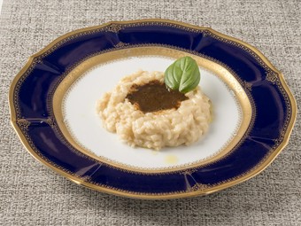 白トリュフオイルの香りが奥行のある味わいを生み出す『濵膳特製リゾット』は本場イタリア仕込み