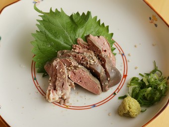 しっとり滑らかな食感がクセになる『鳥肝　塩レバー』