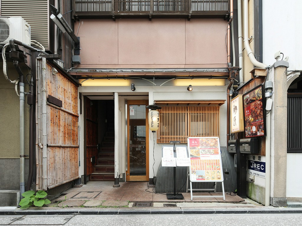 京都の観光スポットからもアクセス良好な【焼鳥鶏原】