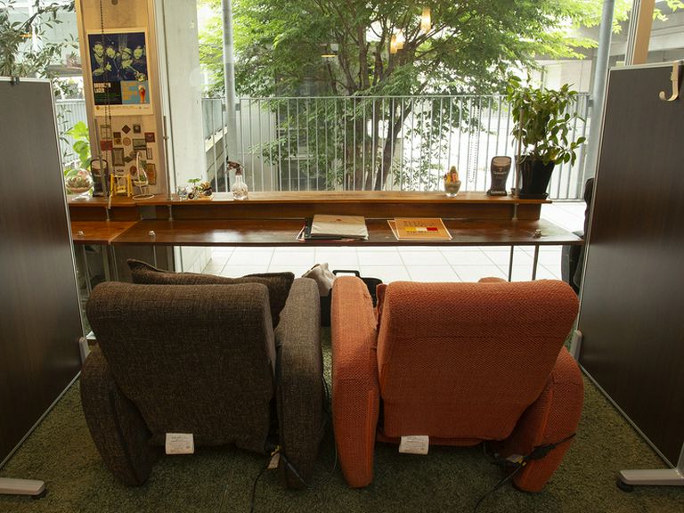 並んで座れるカウンター席はデートにオススメ