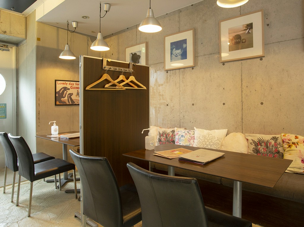 店内は貸切も可能。パーティー向けコースは4000円から用意あり