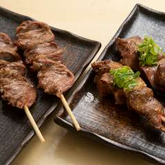 炭の香りをまとわせた『せせりポン酢（炭火炙り焼き）』