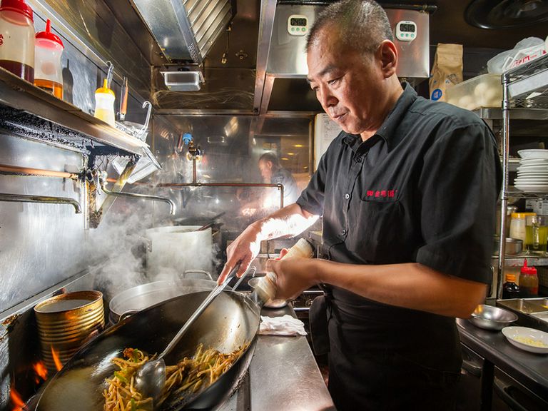 中国遼寧省出身のベテラン料理長・王健氏