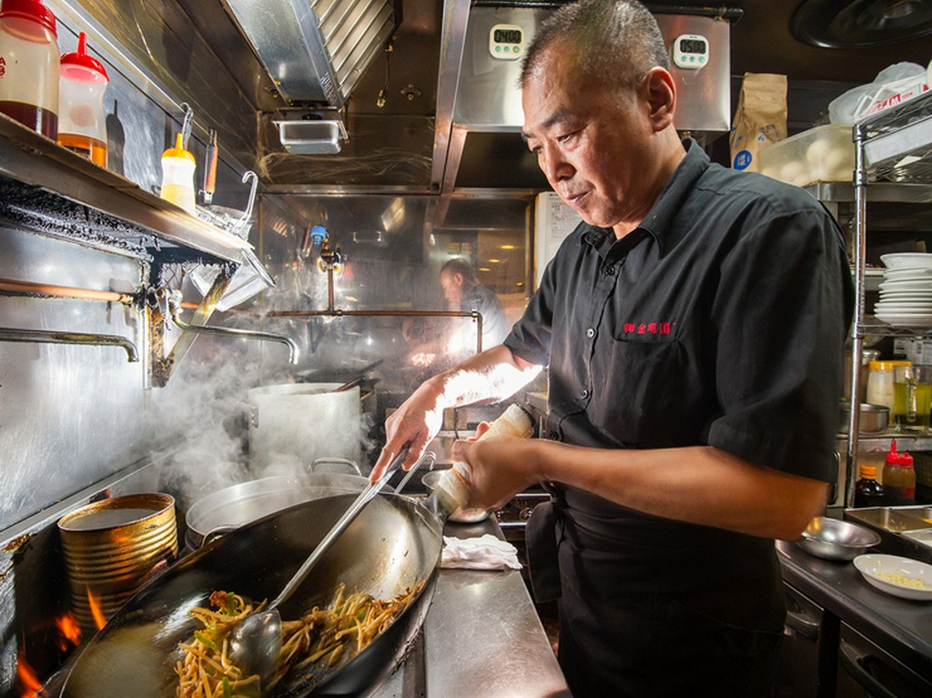 中国遼寧省出身のベテラン料理長・王健氏