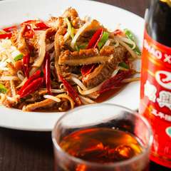 お酒に合う料理が多彩。ドリンク＋つまみのセットメニューもあり