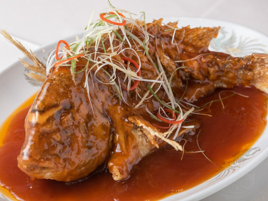 宴会が盛り上がること間違いなし。『魚の甘酢あんかけ』