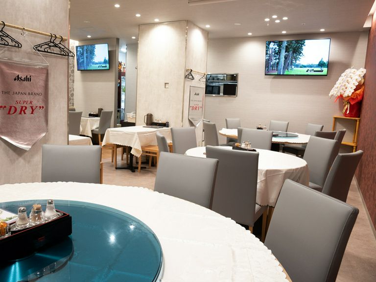 最大60名様までの宴会に利用できる広い店内