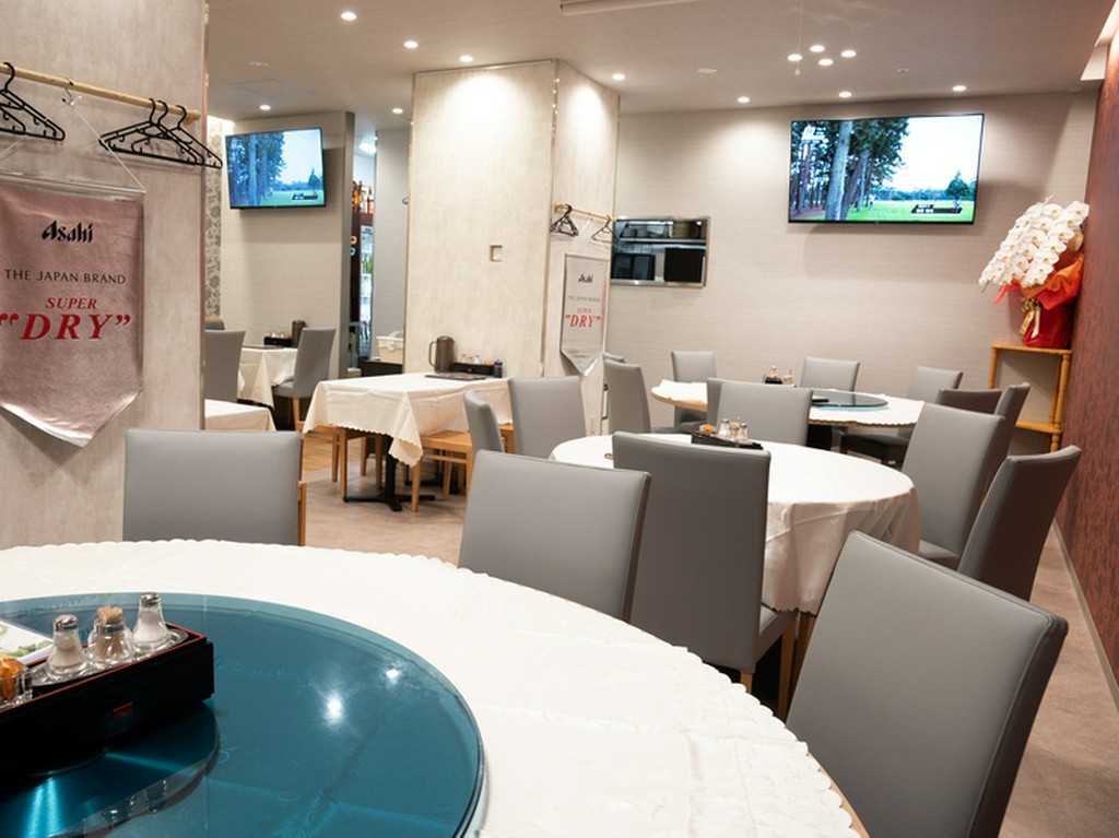 最大60名様までの宴会に利用できる広い店内