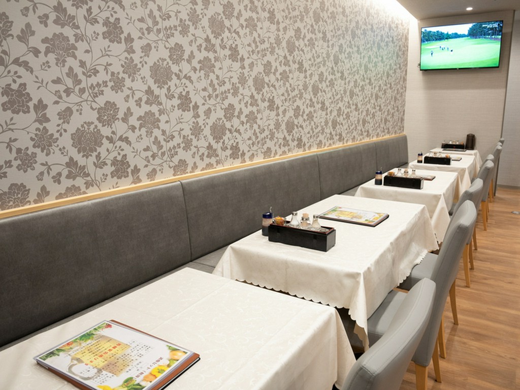 少人数向けのテーブル席はデートにオススメ