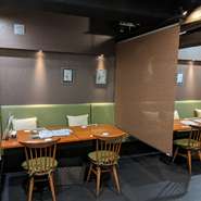 ゆったり座れるテーブル席　2名様～10名様