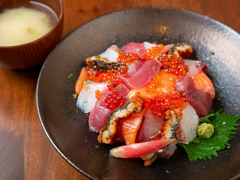 行楽ランチにオススメ 魚介の旨みと彩り豊かな見た目を楽しめる『ばらちらし』