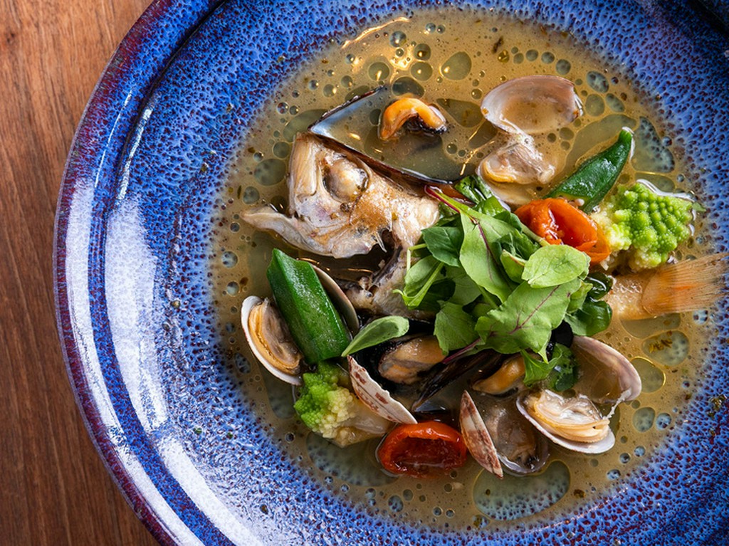 魚介類の旨みがたっぷり！『のどぐろのアクアパッツァ』　