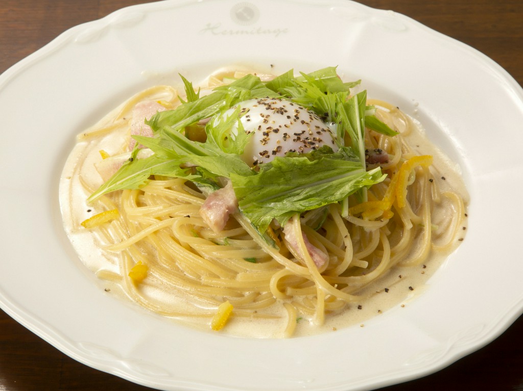 柚子が香る和風テイストの創作パスタ『半熟卵のゆず風味カルボナーラ』