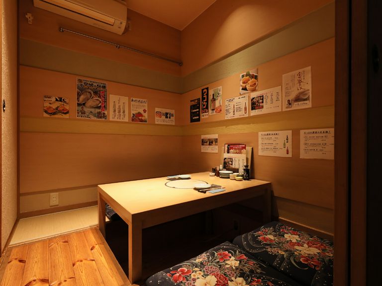 2階にある個室は3部屋。仕切りを外せば最大22名まで利用が可能