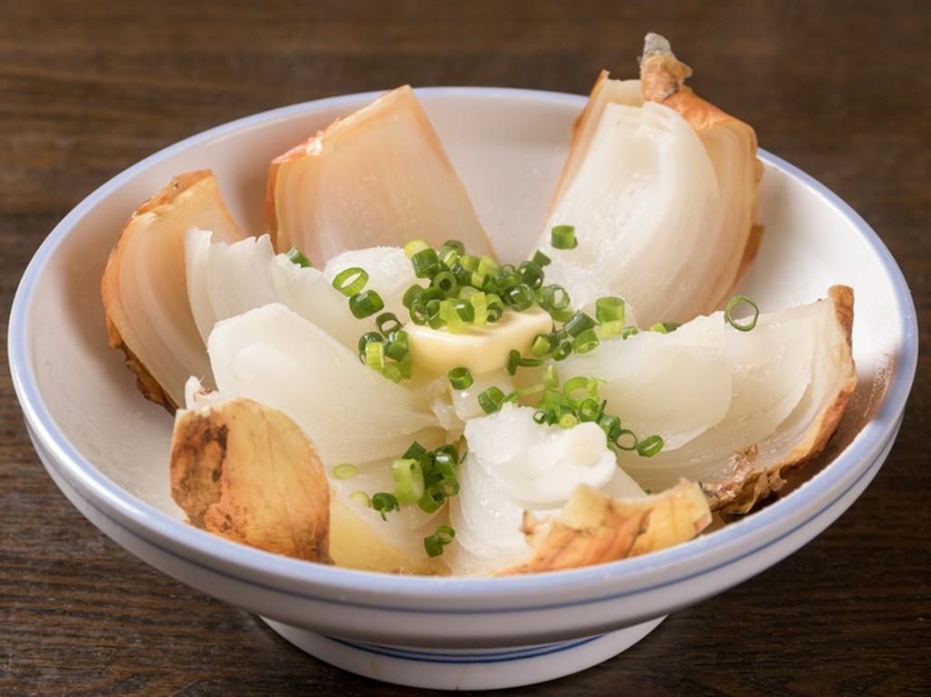 北見玉葱の甘みを丸ごと味わえる『北見玉葱丸一個焼き』