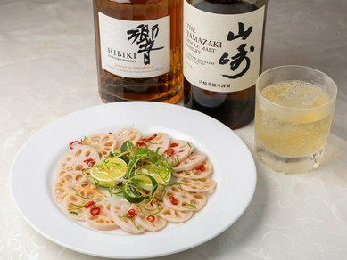 バリエーション豊富な料理を囲んで盛り上がる歓送迎会