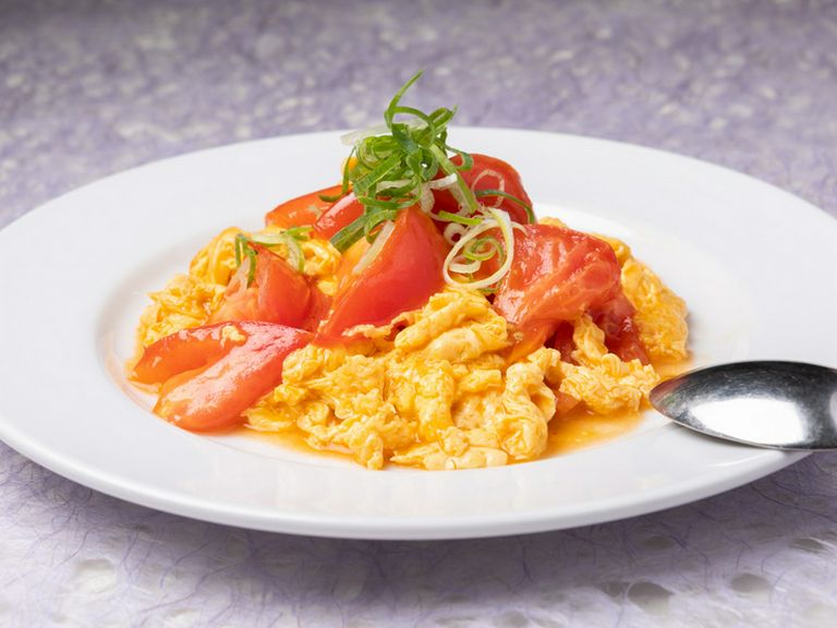 フワトロの絶妙な食感がたまらない。玉子の優しい味とトマトの酸味が相性ぴったりの『トマトと玉子炒め』