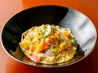 うにとクリームソースの絶妙ハーモニー『生うにと色々野菜のクリームパスタ』
