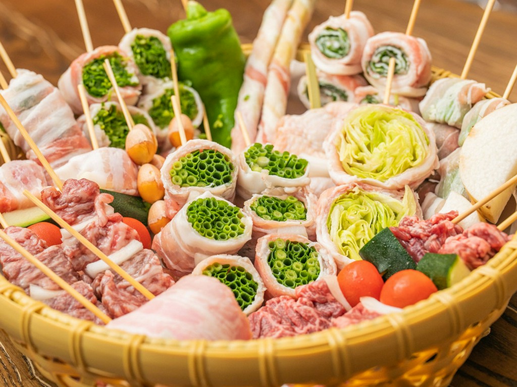 焼鳥とともに注文したい、人気の【一力】名物『野菜巻串』