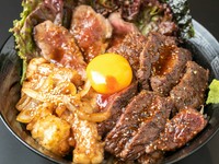 ランチの人気メニュー『スペシャル肉ホルモン丼』