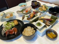 ご予約頂けましたら
ご予算に応じて会席などもご用意いたします。
要予約でお二人様より承っております。

