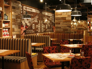 地下に広がる美食空間