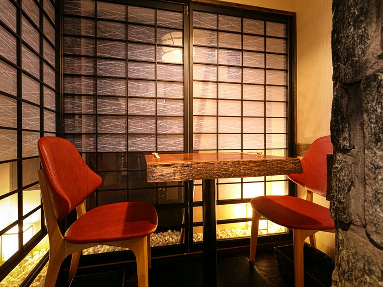 店の奥には2人用の個室も。デートなどにぜひ