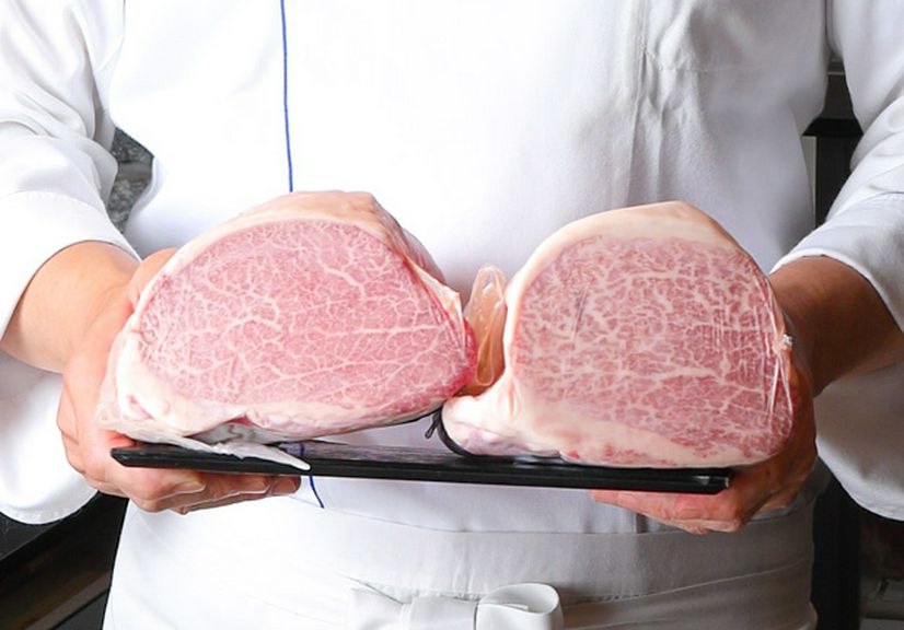 肉はA5ランクの最高級黒毛和牛を提供