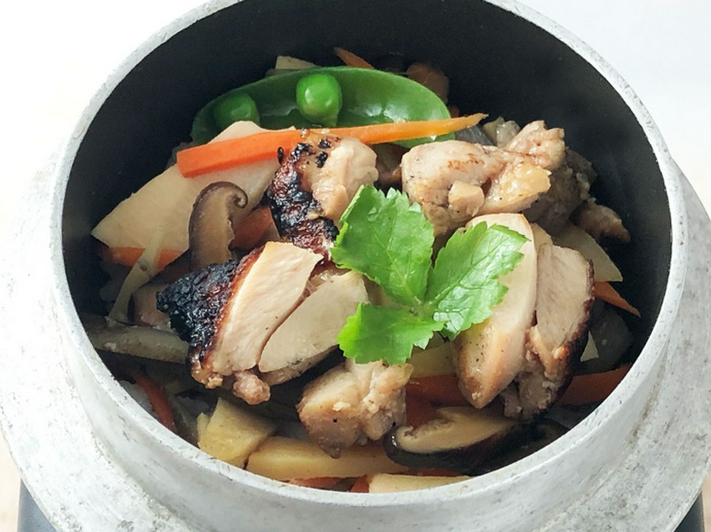 炊き立て鶏釜めし (2人前1合)