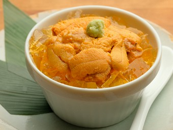 日本酒が進む濃厚な味わいの逸品『うに湯葉プリン』