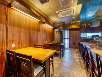 木を基調としたオシャレな空間