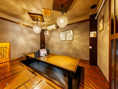 プライベート空間で食事を楽しめる個室も完備