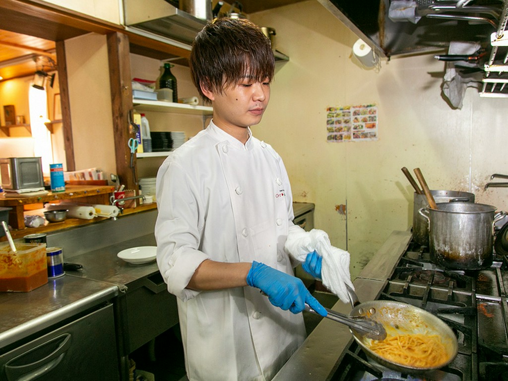 自身の原点となる店で腕を振るう