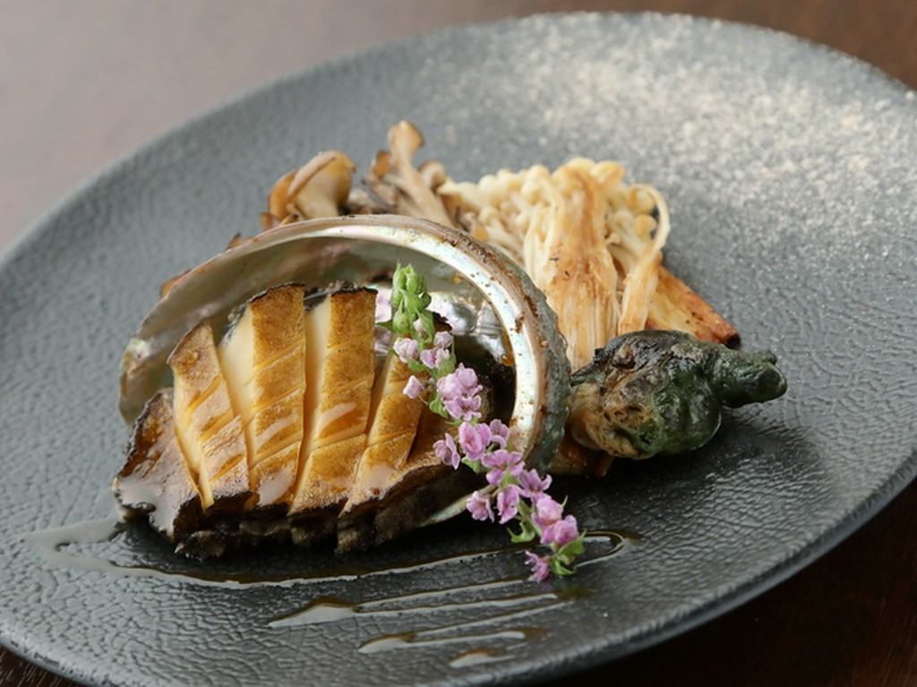 新鮮な鮑で肝まで美味しい『あわび～濃厚バター醤油～』