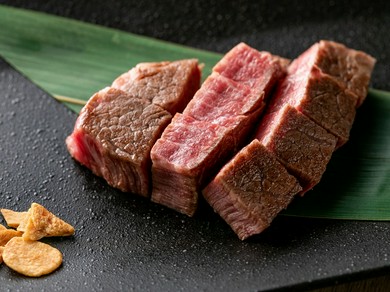 泡醤油でいただく希少部位『シャトーブリアンステーキ』