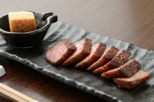 大人気のイセエビ、鮑の鉄板焼き＆最高級A5ランク熟成肉を贅沢に一つのコースにまとめました。