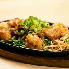 ほの甘い風味がやみつきになる『近江牛ホルモンもやし炒め』