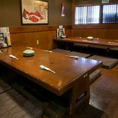 座敷には掘りごたつ席も完備