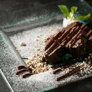 ナッツを楽しむガトーショコラ