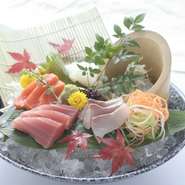 季節の前菜盛り合わせ 6種
旬のお造り盛り合わせ
旬の鮮魚と根菜の朴葉焼き
鹿児島産黒豚しゃぶ そばつゆ仕立て
川西豆腐と旬野菜の盛り合わせ
北海道産臼挽き蕎麦 
お口直しのデザート