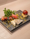生ハムやチーズの盛り合わせです。