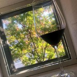 6種類からお選びいただけます。ボトルワインも30種類用意ございます。お任せで提供も可能です。