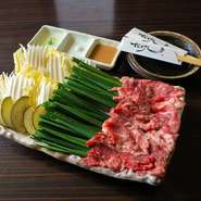 生でも食べれる馬肉の部位ヒモ肉（あばらのリブフィンガー）を野菜と一緒に。特製のコラーゲン塩だれとの相性抜群です。※2人前～